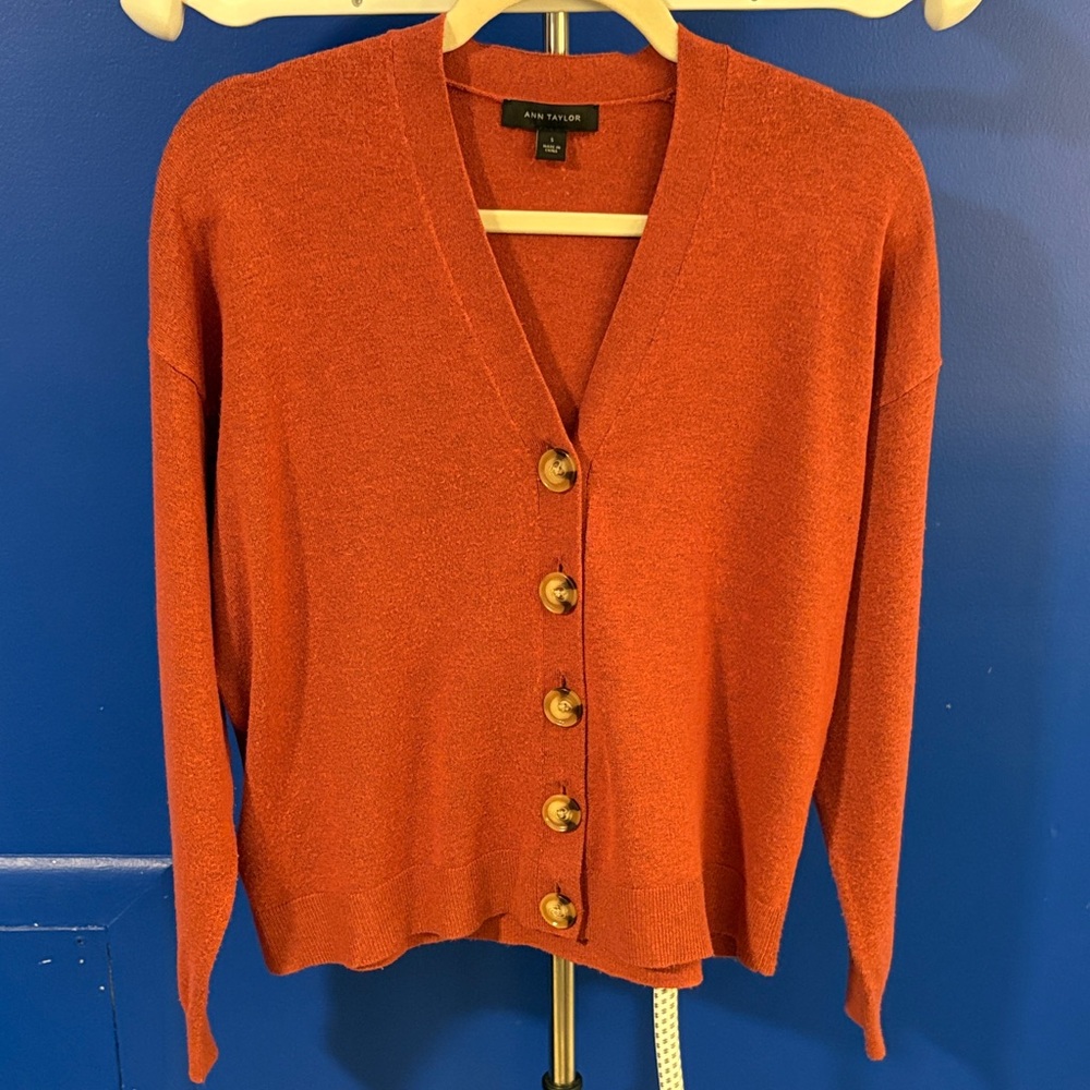 Ann Taylor Women's knit cardigan in rust/brick red